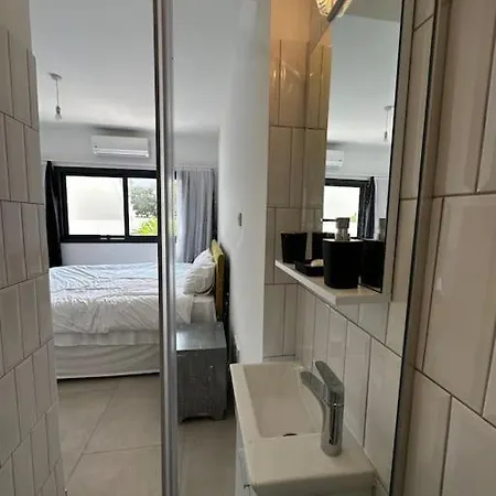 アパート Sunny 1 Bedroom With Private Terrace *